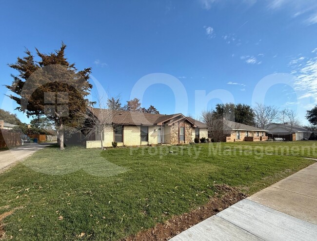 69 Lakewood Dr in Hickory Creek, TX - Building Photo - Building Photo