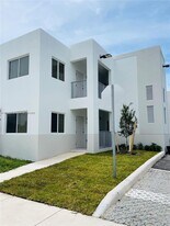 310 E 7th St in Hialeah, FL - Building Photo
