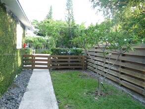 453 NE 70th St in Miami, FL - Building Photo - Building Photo