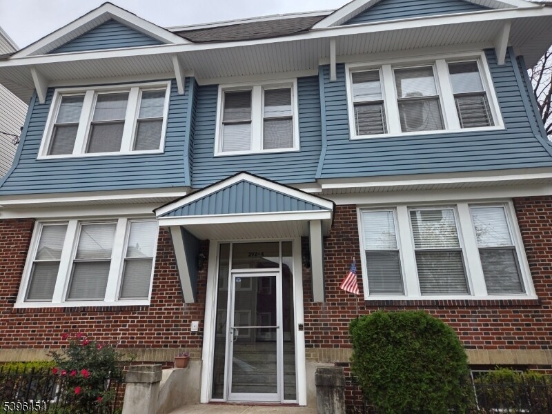 292 Leslie St in Newark, NJ - Building Photo