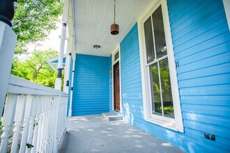 627 E Guenther St in San Antonio, TX - Building Photo - Building Photo