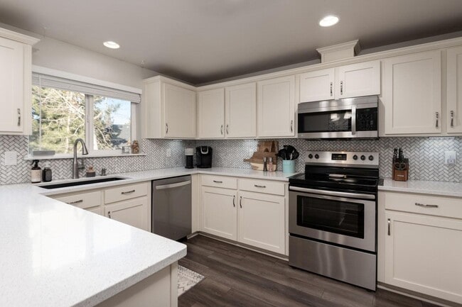 2957 NE Deborah Ct in Bend, OR - Building Photo - Building Photo