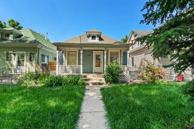 property at 2220 W Kiowa St