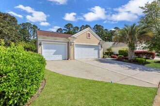 10 Candlelight Ln in Bluffton, SC - Building Photo - Building Photo