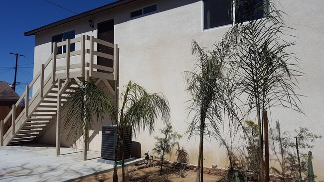 927 College Ave, Unit 2 (back) in Redlands, CA - Foto de edificio - Building Photo