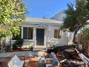 53 11th Ct in Hermosa Beach, CA - Foto de edificio - Building Photo