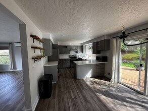 2280 W 28th Ave in Eugene, OR - Building Photo - Building Photo