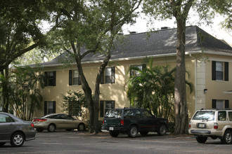 Coachwood Apartments in Tampa, FL - Foto de edificio - Building Photo