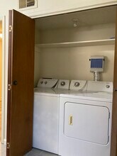 1672 Brightside Dr, Unit B in Baton Rouge, LA - Foto de edificio - Building Photo