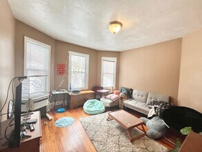22 Fisher Ave, Unit 3 in Boston, MA - Building Photo - Building Photo