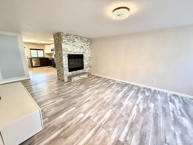 290 Brittany Farms Rd in New Britain, CT - Building Photo - Building Photo
