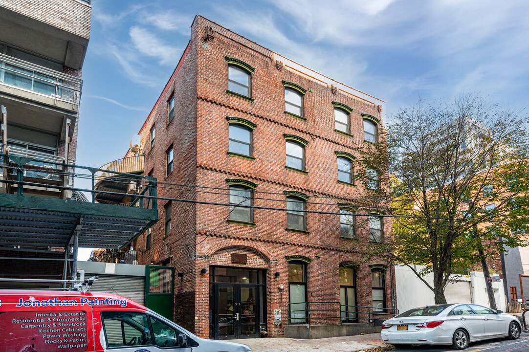 37 S 3rd St in Brooklyn, NY - Building Photo