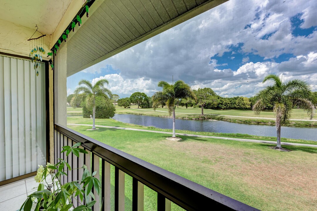 4523 Longwater Chase in Sarasota, FL - Building Photo