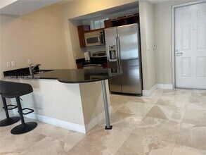 7290 SW 90th St, Unit 307 in Miami, FL - Building Photo - Building Photo