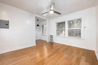 Val D' Kingsley LLC in Los Angeles, CA - Foto de edificio - Interior Photo