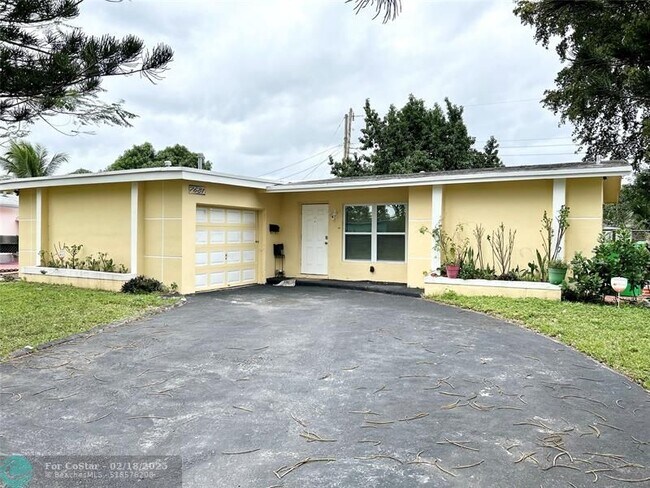 7681 Sunset Strip in Sunrise, FL - Building Photo - Building Photo