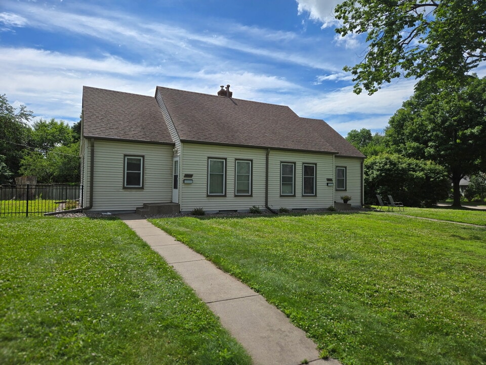 3858 Wooddale Ave S in St. Louis Park, MN - Building Photo