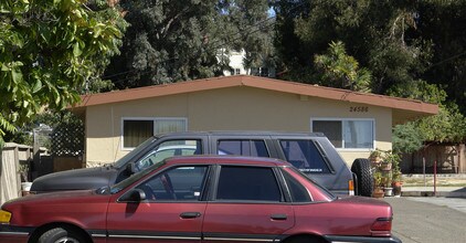 Crest Manor in Hayward, CA - Building Photo - Building Photo