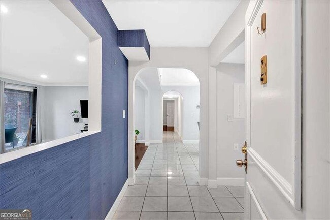 6851 Roswell Rd in Atlanta, GA - Building Photo - Building Photo