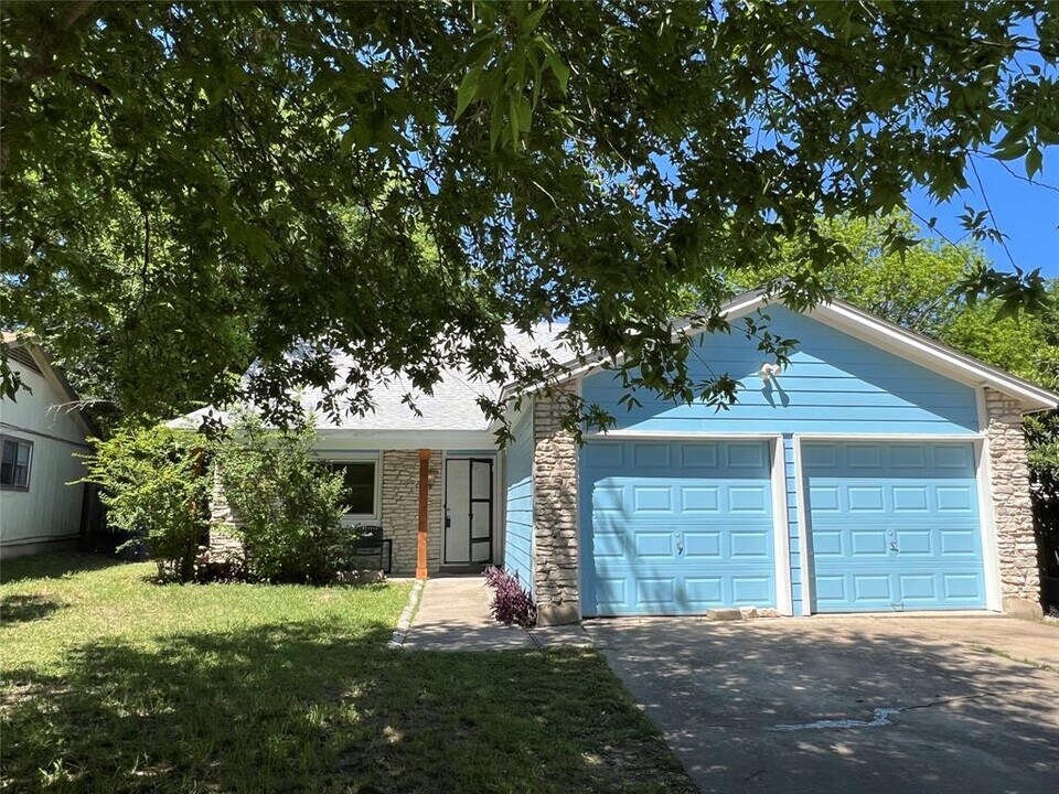 7704 Cloudberry Cir in Austin, TX - Building Photo