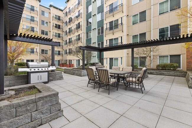 Interurban Senior Living Apartments in Seattle, WA - Foto de edificio - Building Photo