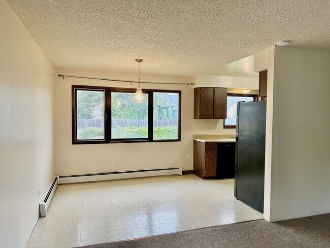 1043 Mila St in Anchorage, AK - Building Photo - Building Photo