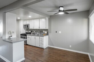 291 Avocado St. in Costa Mesa, CA - Foto de edificio - Interior Photo