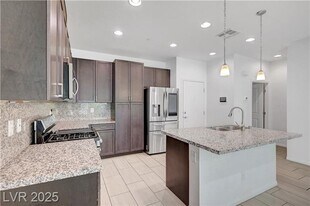 985 Via Lombardi in Henderson, NV - Building Photo