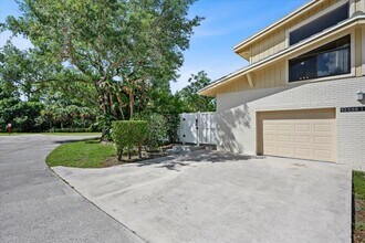 12556 Woodmill Dr in Palm Beach Gardens, FL - Building Photo - Building Photo