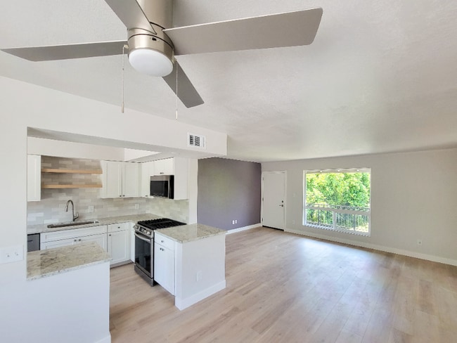 7141 N 16th St in Phoenix, AZ - Building Photo - Building Photo