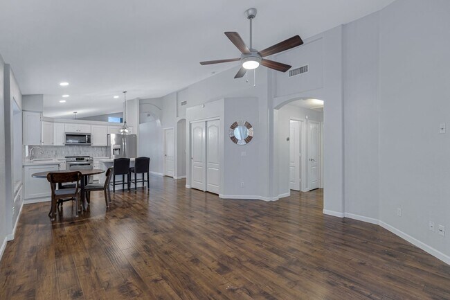 2140 E Rosemonte Dr
