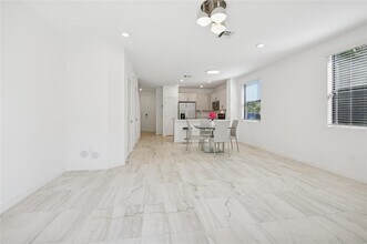 180 SE 5th Ct in Deerfield Beach, FL - Foto de edificio - Building Photo