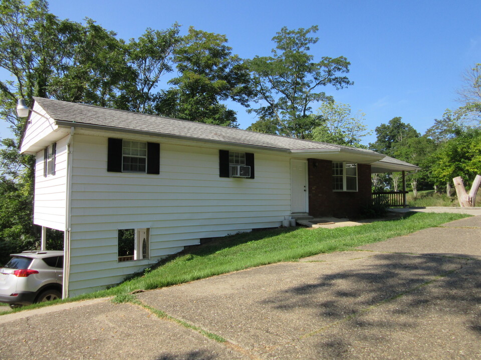 4 Circle Dr, Unit 1 in Huntington, WV - Building Photo