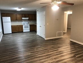 5130 Keegan Way in Louisville, KY - Building Photo - Building Photo
