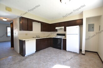674 Meadowood Ln in Wilmington, IL - Building Photo - Building Photo