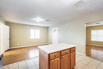 8134 W Flower St in Phoenix, AZ - Building Photo - Building Photo