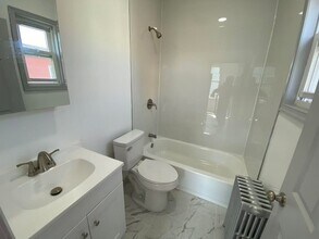 124 Winfield Ave, Unit 2 in Jersey City, NJ - Building Photo - Building Photo