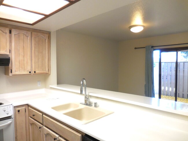 4216 Cowell Blvd in Davis, CA - Building Photo - Building Photo