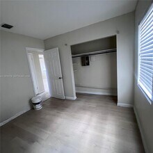 114 SW 67th Terrace in Pembroke Pines, FL - Building Photo - Building Photo