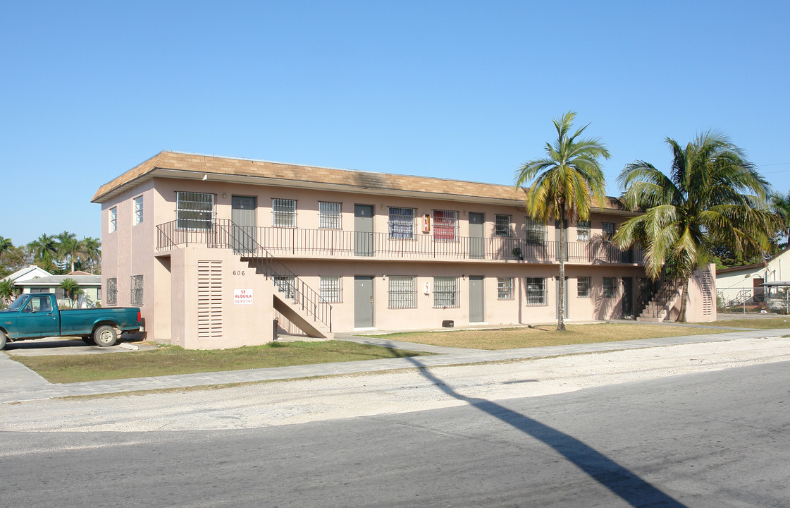 606 NW 1st Ave in Homestead, FL - Building Photo