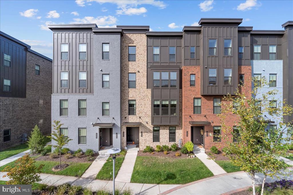 12897 Sunrise Ridge Aly in Herndon, VA - Building Photo