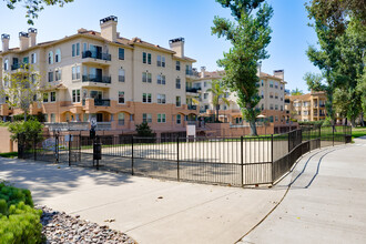 River Front Condominium Rentals in San Diego, CA - Foto de edificio - Building Photo