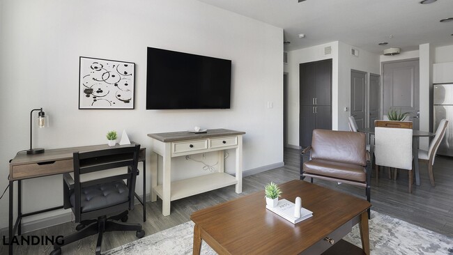 1001 S Center St in Arlington, TX - Building Photo - Building Photo