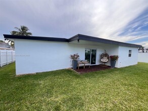18361 NE 20th Pl in North Miami Beach, FL - Building Photo - Building Photo