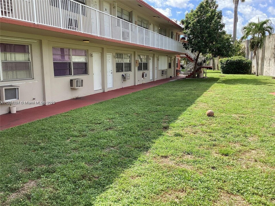 2917 Plunkett St in Hollywood, FL - Building Photo
