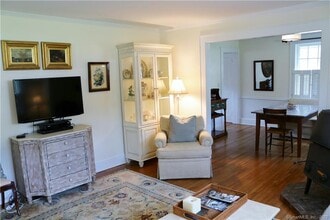 29 Lakeside Ave in Darien, CT - Building Photo - Building Photo