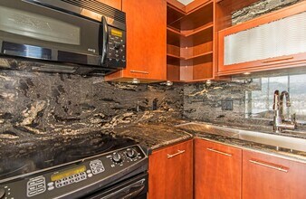 2611 Ala Wai Blvd in Honolulu, HI - Building Photo - Building Photo