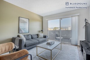 8560 W Olympic Blvd in Los Angeles, CA - Building Photo