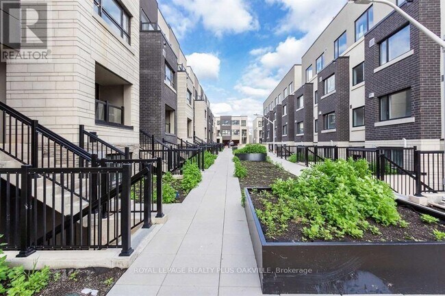 1139 Cooke Blvd. in Burlington, ON - Building Photo - Building Photo