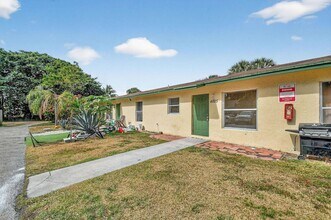 4825 Serafica Dr in Lake Worth Beach, FL - Building Photo - Building Photo